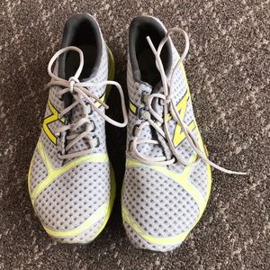 New balance tennis shoes